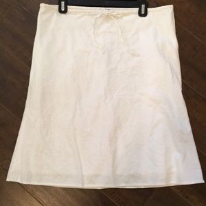H & M white linen and cotton skirt.